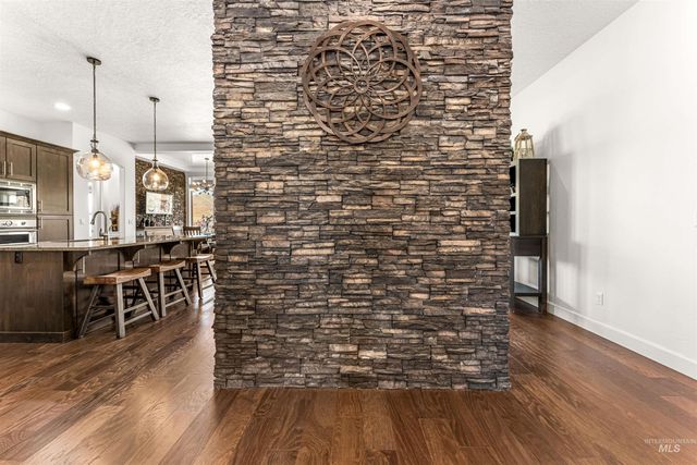 5318 W Parkridge Dr, Boise, ID 83714