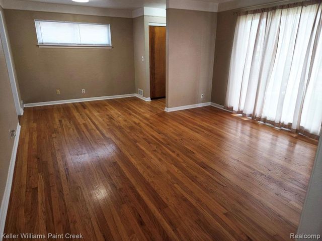 29607 Howard Avenue, Madison Heights, MI 48071