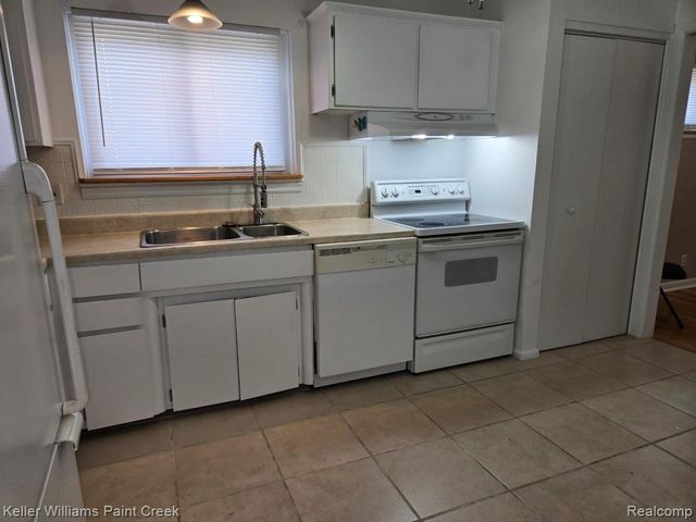 29607 Howard Avenue, Madison Heights, MI 48071