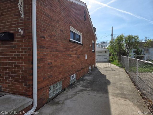 29607 Howard Avenue, Madison Heights, MI 48071