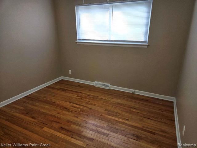 29607 Howard Avenue, Madison Heights, MI 48071