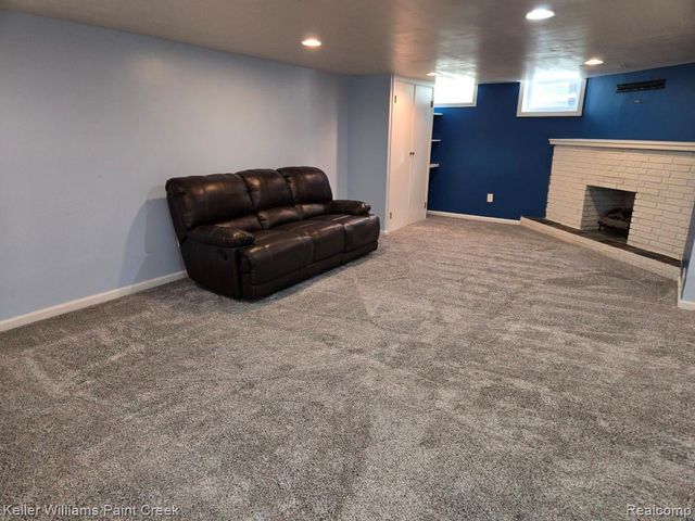29607 Howard Avenue, Madison Heights, MI 48071