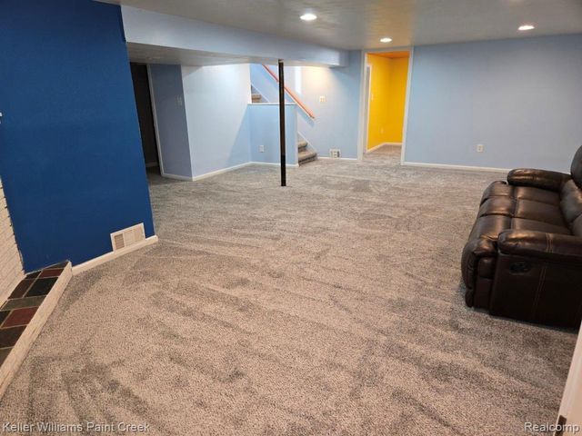 29607 Howard Avenue, Madison Heights, MI 48071