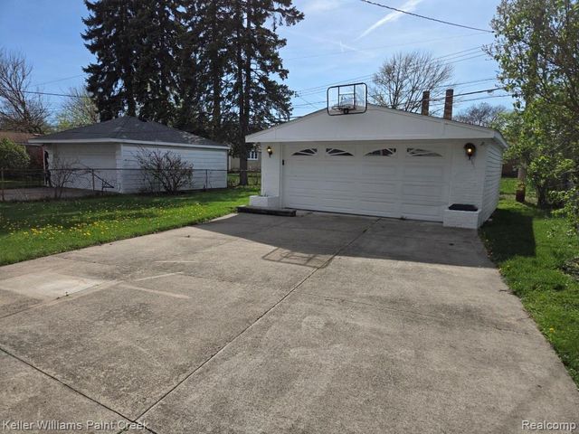 29607 Howard Avenue, Madison Heights, MI 48071