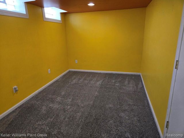 29607 Howard Avenue, Madison Heights, MI 48071