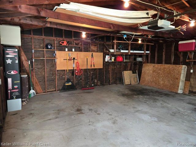 29607 Howard Avenue, Madison Heights, MI 48071