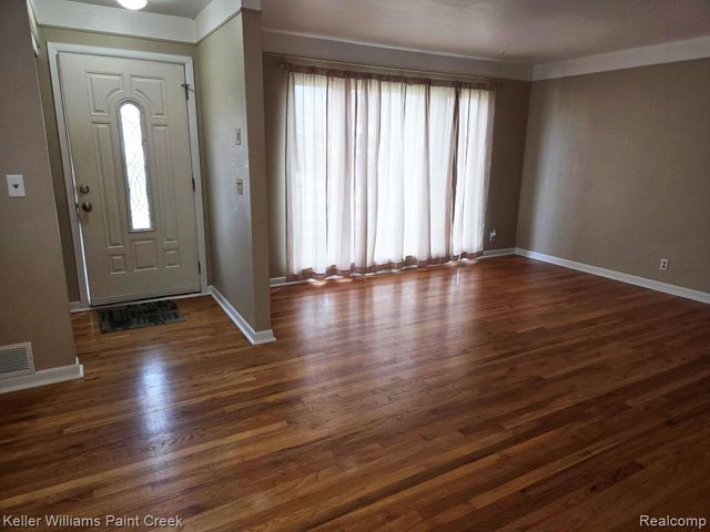29607 Howard Avenue, Madison Heights, MI 48071