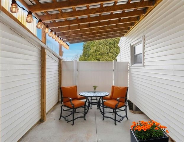 461 River Road, Lincoln, RI 02865