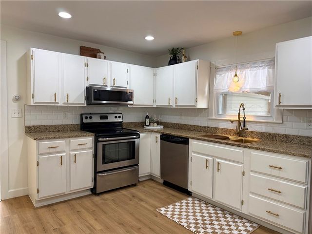 461 River Road, Lincoln, RI 02865