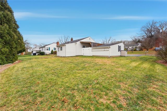 461 River Road, Lincoln, RI 02865