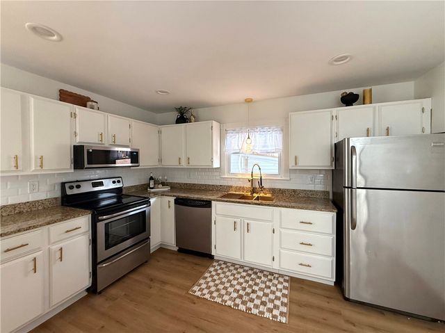 461 River Road, Lincoln, RI 02865