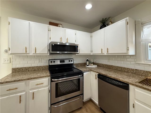 461 River Road, Lincoln, RI 02865