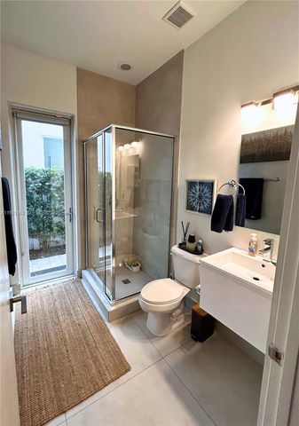 10109 NW 76th Ter, Doral, FL 33178