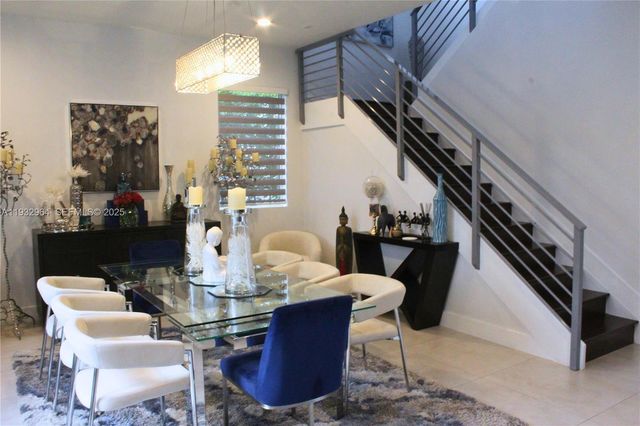 10109 NW 76th Ter, Doral, FL 33178