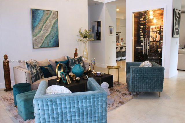 10109 NW 76th Ter, Doral, FL 33178