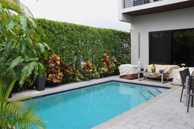 10109 NW 76th Ter, Doral, FL 33178