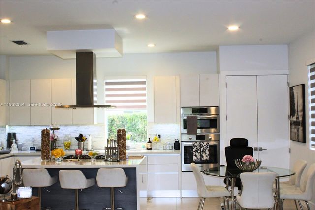 10109 NW 76th Ter, Doral, FL 33178