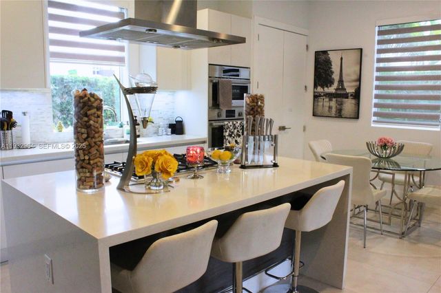 10109 NW 76th Ter, Doral, FL 33178