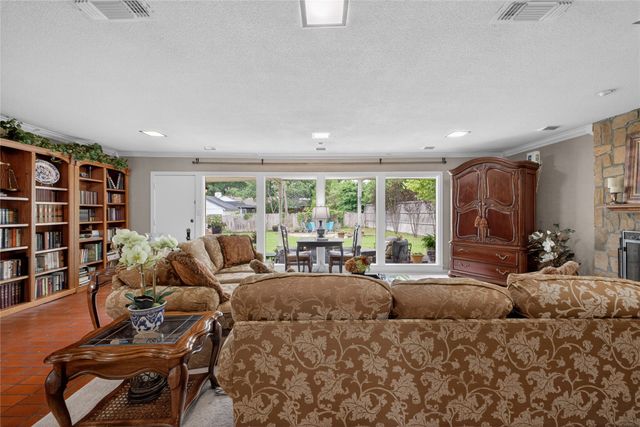 3505 White Settlement Road, Fort Worth, TX 76107