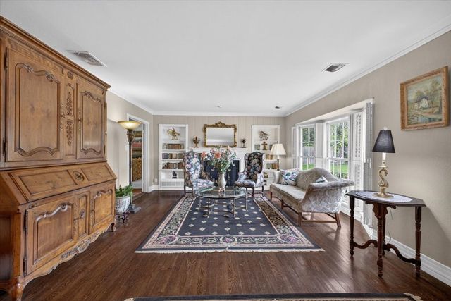 3505 White Settlement Road, Fort Worth, TX 76107