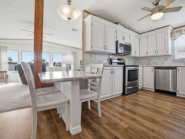 24814 PINE HL, Leesburg, FL 34748