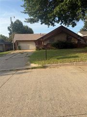 315 Willow Place, Yukon, OK 73099