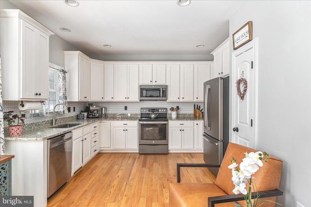 805 S LAKEVIEW DR, Cross Junction, VA 22625