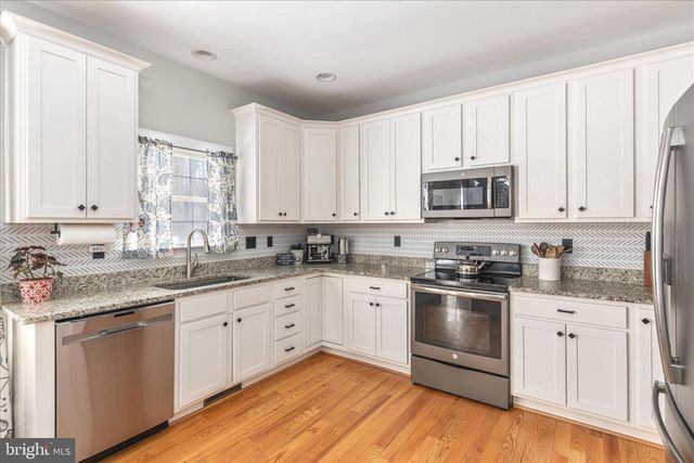 805 S LAKEVIEW DR, Cross Junction, VA 22625