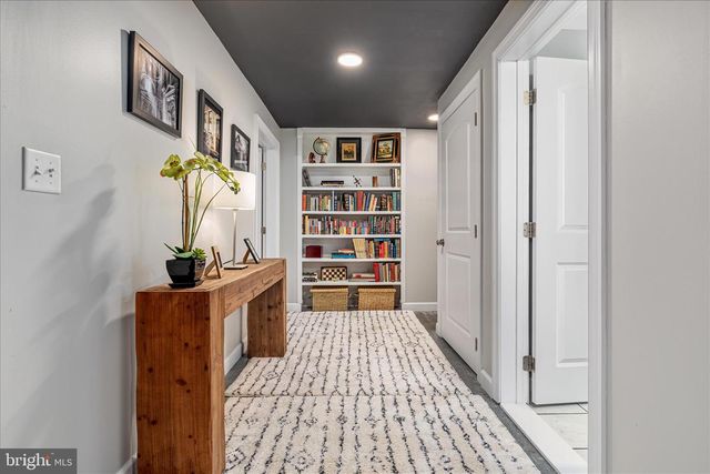 805 S LAKEVIEW DR, Cross Junction, VA 22625