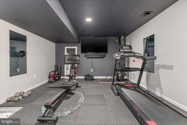 805 S LAKEVIEW DR, Cross Junction, VA 22625