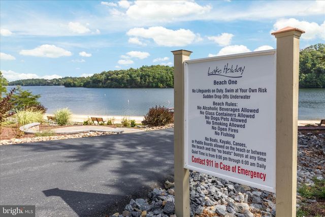 805 S LAKEVIEW DR, Cross Junction, VA 22625