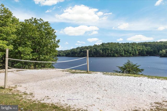 805 S LAKEVIEW DR, Cross Junction, VA 22625