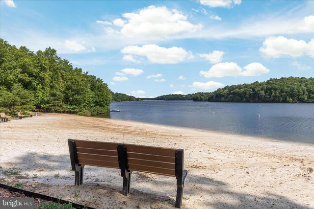 805 S LAKEVIEW DR, Cross Junction, VA 22625