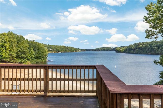 805 S LAKEVIEW DR, Cross Junction, VA 22625