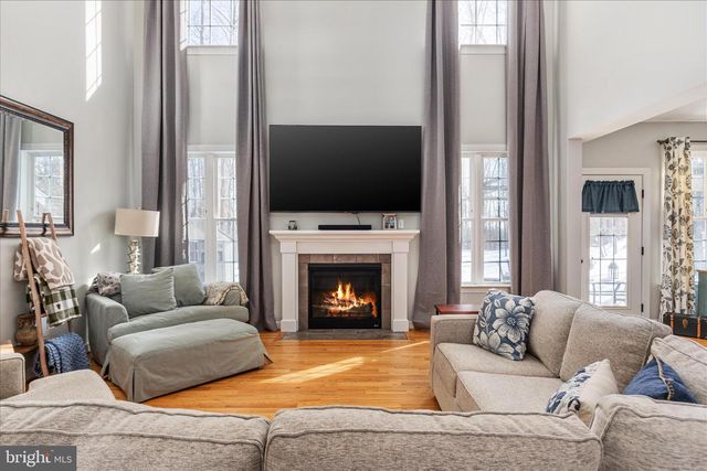 805 S LAKEVIEW DR, Cross Junction, VA 22625