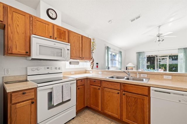 2752 BARCLAY LANE, Kissimmee, FL 34743