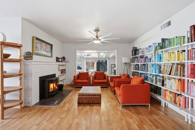2633 Aramon Dr, Rancho Cordova, CA 95670
