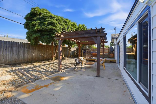 2633 Aramon Dr, Rancho Cordova, CA 95670