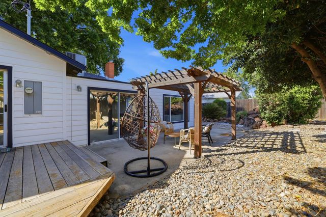 2633 Aramon Dr, Rancho Cordova, CA 95670
