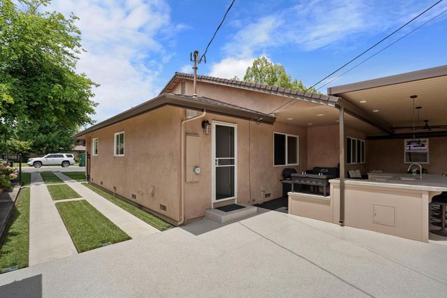 8 S Fairmont Ave, Lodi, CA 95240