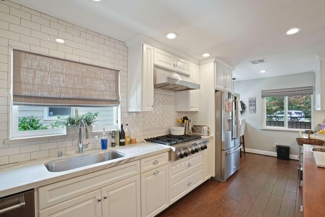8 S Fairmont Ave, Lodi, CA 95240