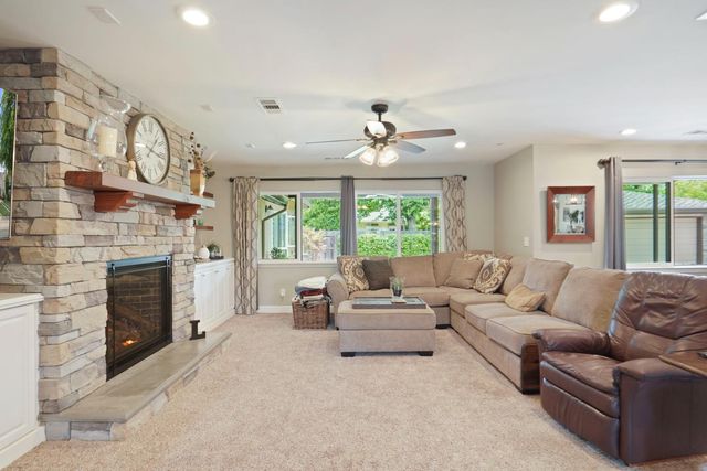 8 S Fairmont Ave, Lodi, CA 95240