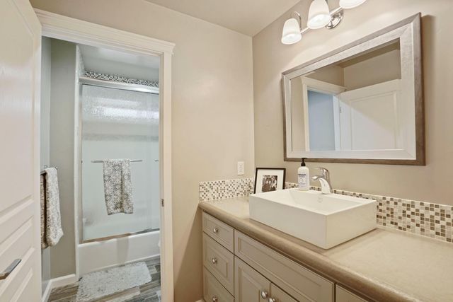 8 S Fairmont Ave, Lodi, CA 95240