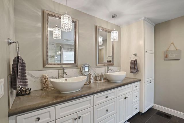 8 S Fairmont Ave, Lodi, CA 95240