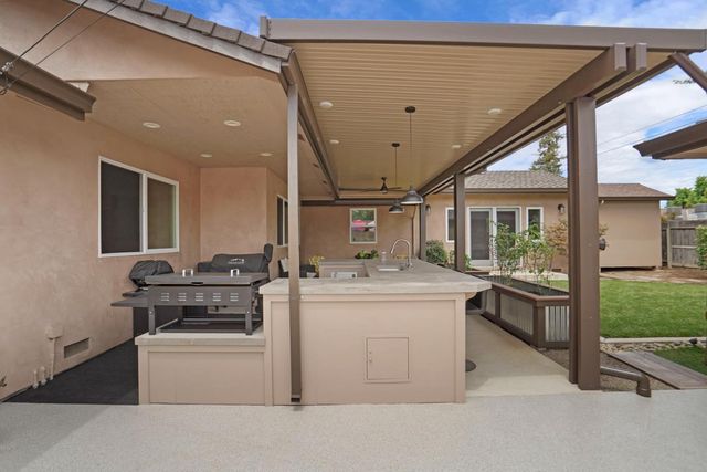 8 S Fairmont Ave, Lodi, CA 95240