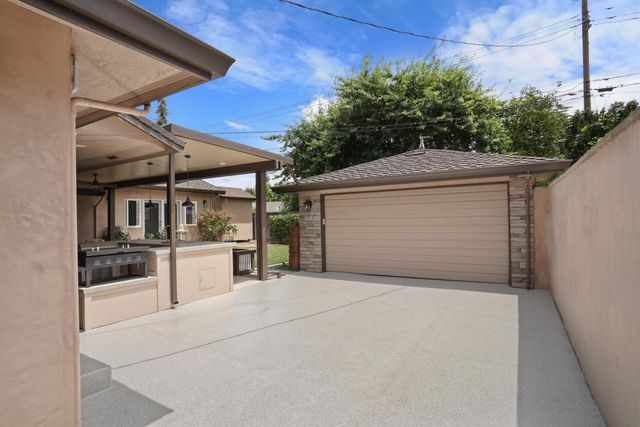8 S Fairmont Ave, Lodi, CA 95240