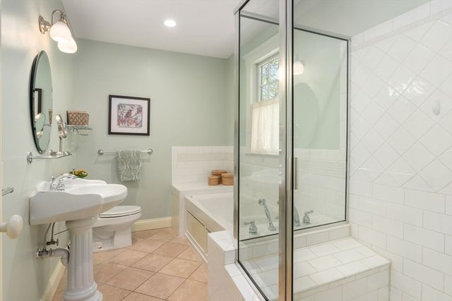 13 Cantwell Rd, Milton, MA 02186