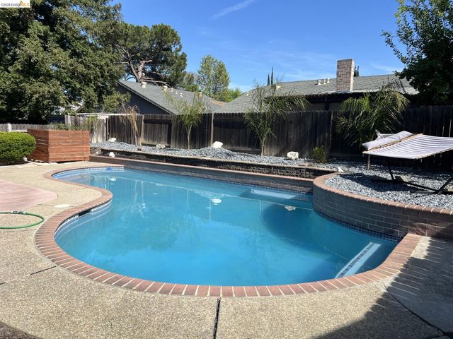 4805 Clarity Ct, Sacramento, CA 95842