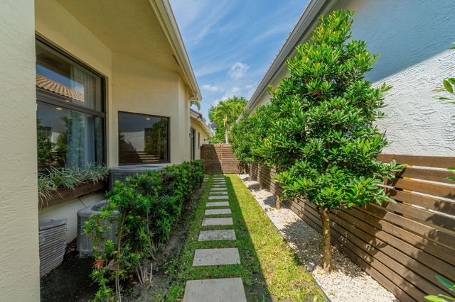 2658 Players Court, Wellington, FL 33414