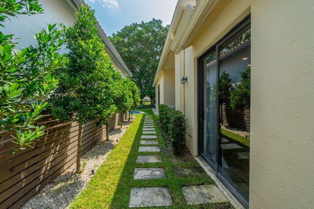 2658 Players Court, Wellington, FL 33414